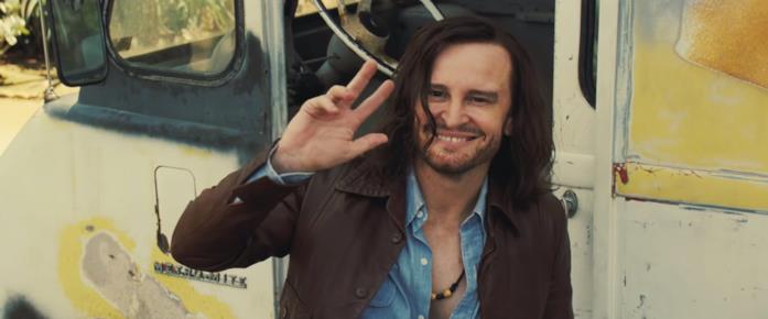 C'era una volta... a Hollywood: Damon Herriman è Charles Manson Damon Herriman è Charles Manson in una scena del film C'era una volta... a Hollywood