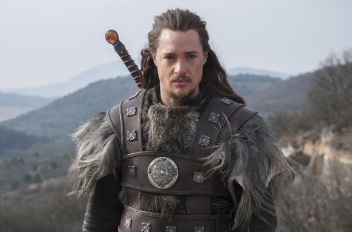 Primo piano di Alexander Dreymon in The Last Kingdom
