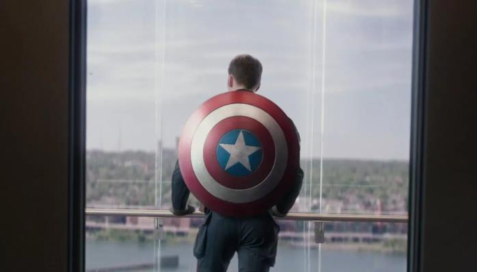 Chris Evans nei panni di Steve Rogers in Captain America The Winter Soldier Captain America: The Winter Soldier, il preludio alla scena dell'ascensore