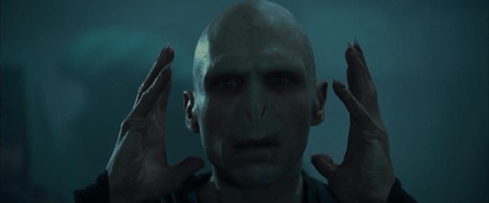 Voldemort riacquista i poteri in Harry Potter e il calice di fuoco Voldemort è interpretato da Ralph Fiennes