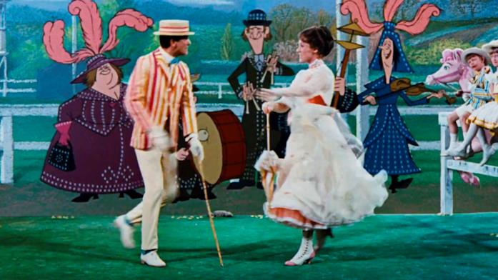 Julie Andrews e Dick Van Dyke in Mary Poppins Mary Poppins e Bert danzano e cantano dentro un quadro