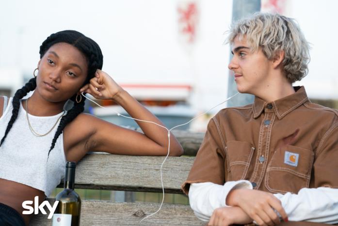 We Are Who We Are - Fraiser e Caitlin Fraiser e Caitlin ascoltano la musica