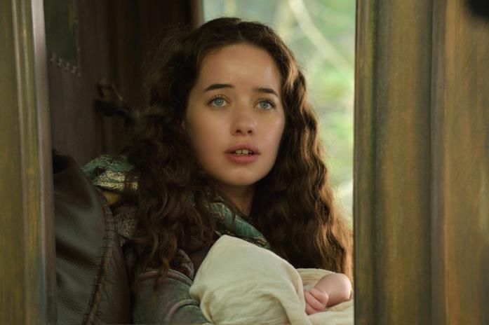 Anna Popplewell è Lady Lola in una scena di Regn Anna Popplewell è Lady Lola in Regn