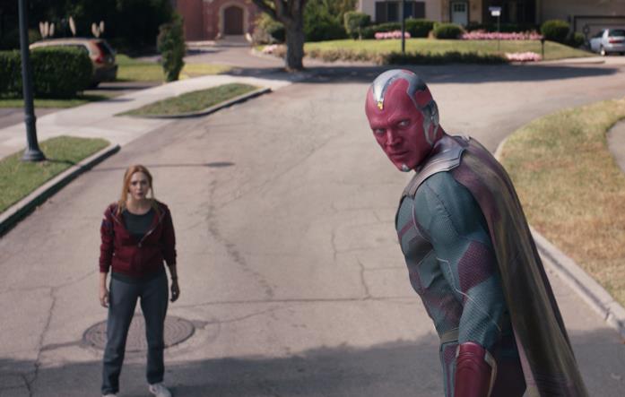 WandaVision, uno dei titoli in esclusiva Disney+ Wanda (sinistra) e Visione (destra) in una scena di WandaVision