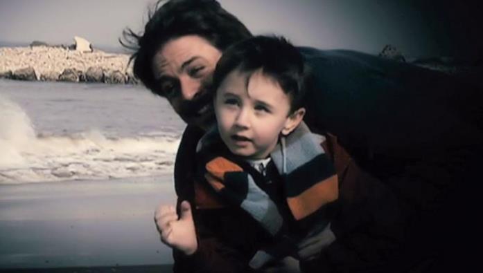 Tutte le morti più clamorose di Un posto al sole Il piccolo Valerio con Filippo