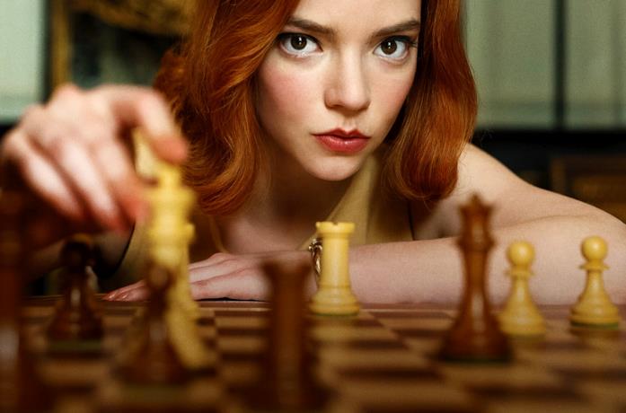 Anya Taylor-Joy nel poster promozionale de La regina degli schacchi