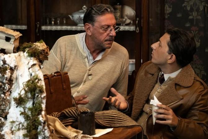 Lucariello e Tommasino di Natale in Casa Cupiello Sergio Castellitto e Adriano Pantaleo in una scena del film