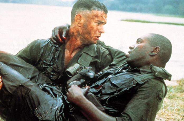 Tom Hanks e Mykelti Williamson in Forrest Gump