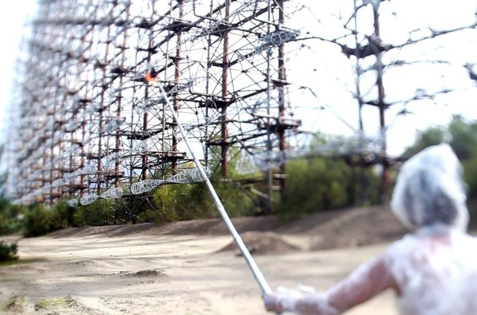 Una scena del documentario Il complotto di Chernobyl - The Russian Woodpecker