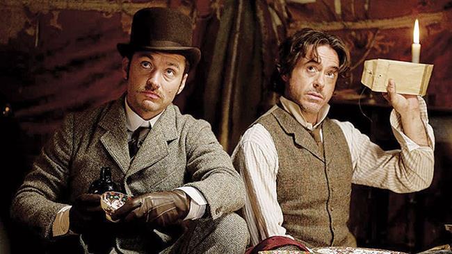 Jude Law e Robert Downey Jr. in Sherlock Holmes