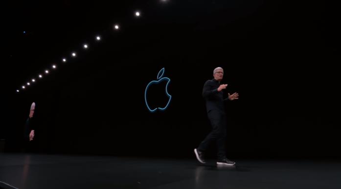 Tim Cook, CEO di Apple, alla WWDC19 Tim Cook sul palco della WWDC19