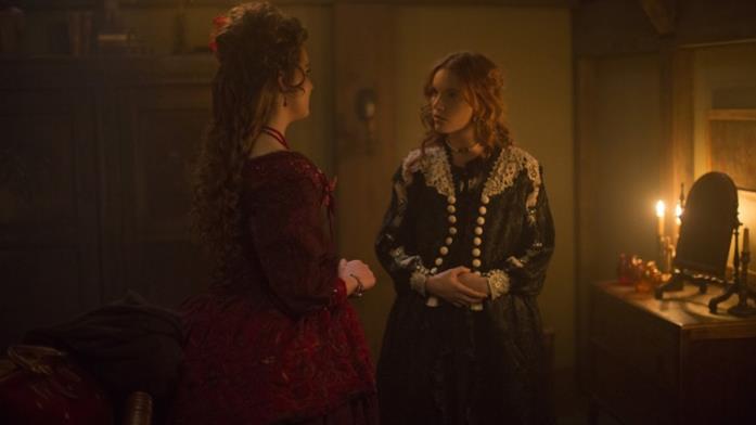 Anne Hale e Mercy Lewis decidono il destino di Gloriana