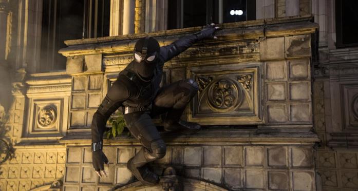 Il costume nero di Spider-Man in Far From Home