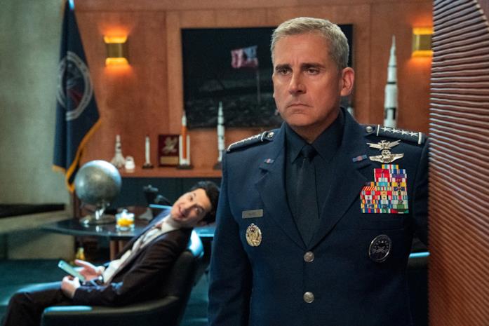 Steve Carell è Mark R. Naird in Space Force, a maggio su Netflix Steve Carell è Mark R. Naird sul set di Space Force