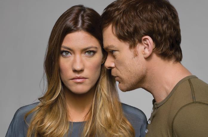 Debra e Dexter Morgan nella serie TV Dexter