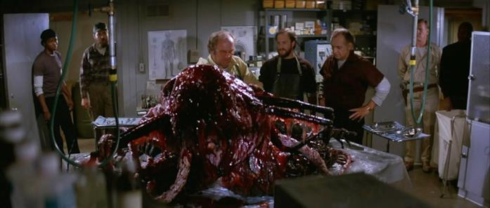 I protagonisti de La Cosa intorno al corpo carbonizzato Una delle terribili mutazione della cosa