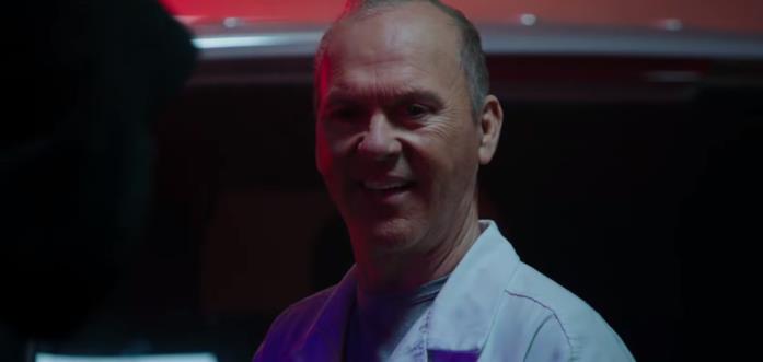 Anche Michael Keaton nel cast di Morbius: è di nuovo Avvoltoio? Primo piano di Michael Keaton nel primo trailer di Morbius