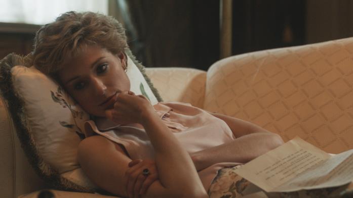 Elizabeth Debicki è Diana nella quinta stagione di The Crown