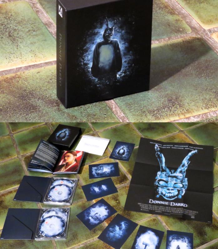 Donnie Darko compie 15 anni: rilasciato il cofanetto in edizione limitata Il contenuto del cofanetto per il 15esimo anniversario di Donnie Darko
