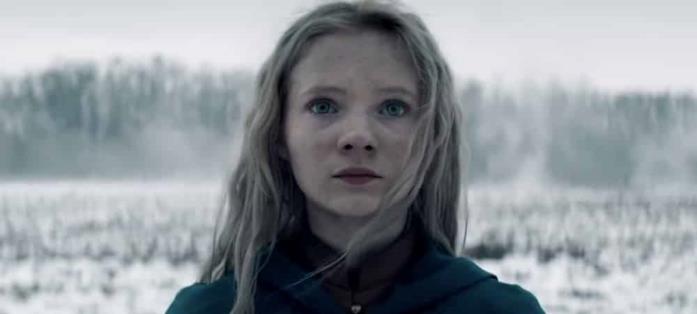 La showrunner di The Witcher spiega la timeline della serie Netflix Freya Allan in The Witcher