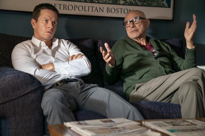 Mark Wahlberg e Alan Arkin Mark Wahlberg e Alan Arkin sul divano