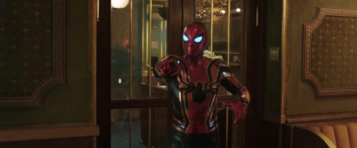 Peter indosserà il costume Iron Spider anche in Spider-Man: Far From Home Il costume Iron Spider indossato da Peter in una scena di Spider-Man: Far From Home