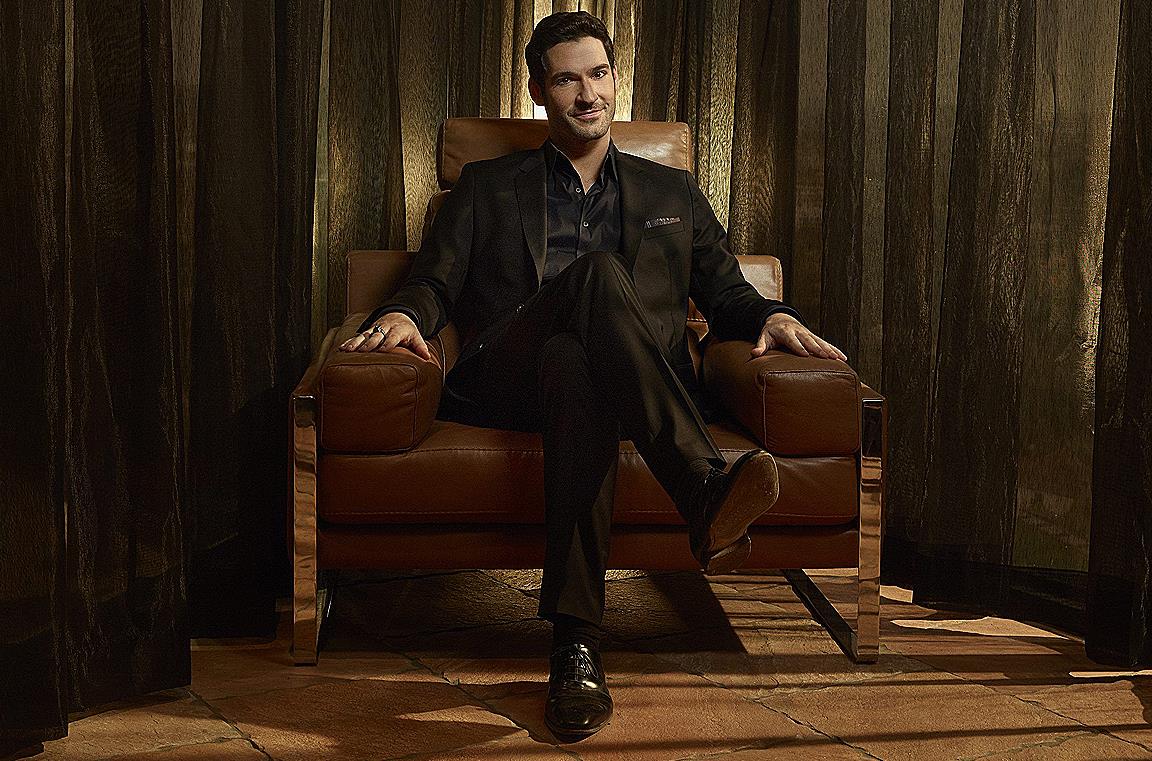 Primo piano di Tom Ellis come Lucifer