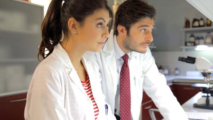 Tutto su come finisce L'allieva 2 Alice (Alessandra Mastronardi) e Claudio (Lino Guanciale) ne L'allieva