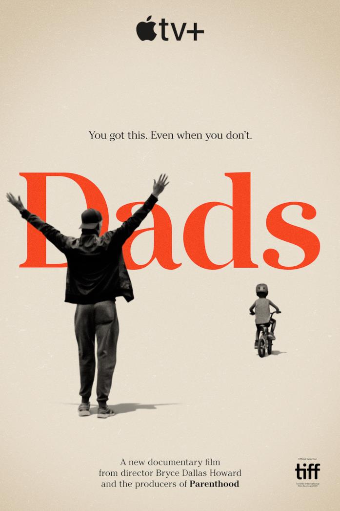 Dads di Bryce Dallas Howard Un padre vede il figlio andare in bici per la prima volta