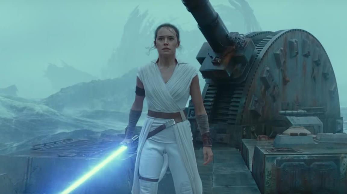 Rey con la spada laser blu in mano