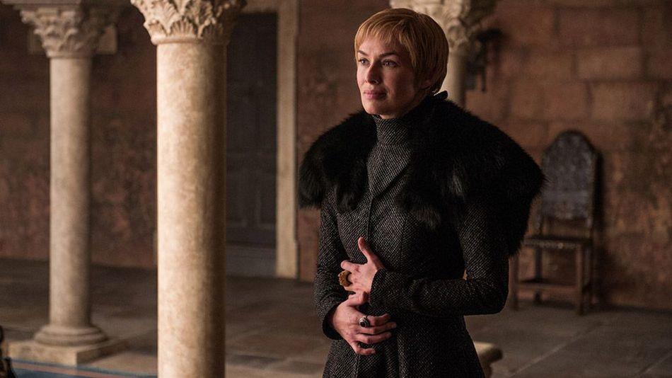 Lena Headey in un gesto di protezione di Cersei Lannister verso il suo bambino