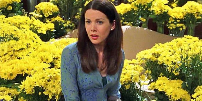 Lorelai circondata da margherite in Gilmore Girls Lauren Graham e le margherite