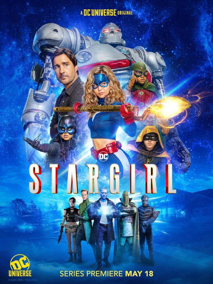 Stargirl debutta a maggio su The CW Stargirl circondata dai suoi amici della Justice Society of America e dai villain della Injustice Society