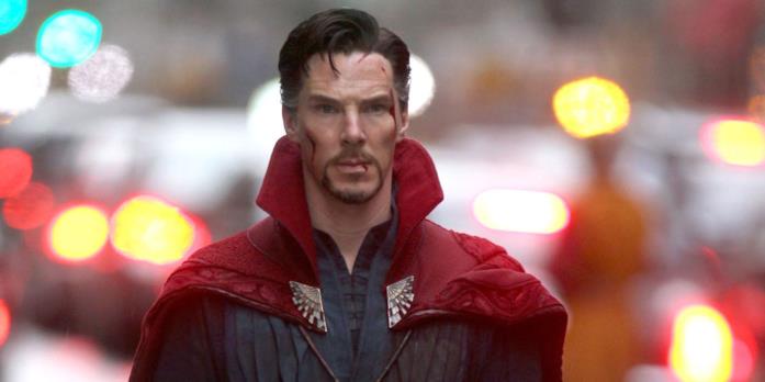 Doctor Strange Benedict Cumberbatch nei panni di un Doctor Strange ferito