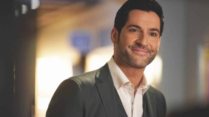 Tom Ellis sorridente in Lucifer