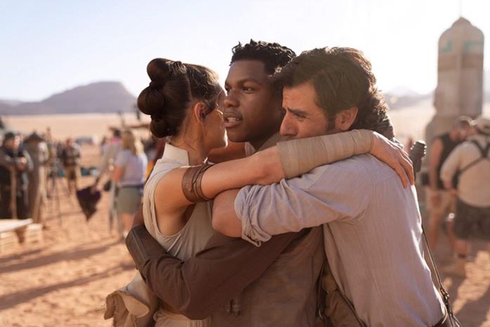 Perchè vedere Star Wars: L'ascesa di Skywalker? Ecco 10 motivi Daisy Ridley, John Boyega e Oscar Isaac in una scena del film L'ascesa di Skywalker