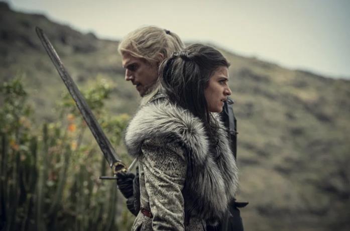 The Witcher, boom di spettatori: può essere un record per Netflix Anya Chalotra e Henry Cavill in The Witcher