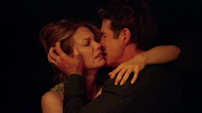 Unfaithful - Finale Abbraccio tra i protagonisti di Unfaithful Connie ed Ed