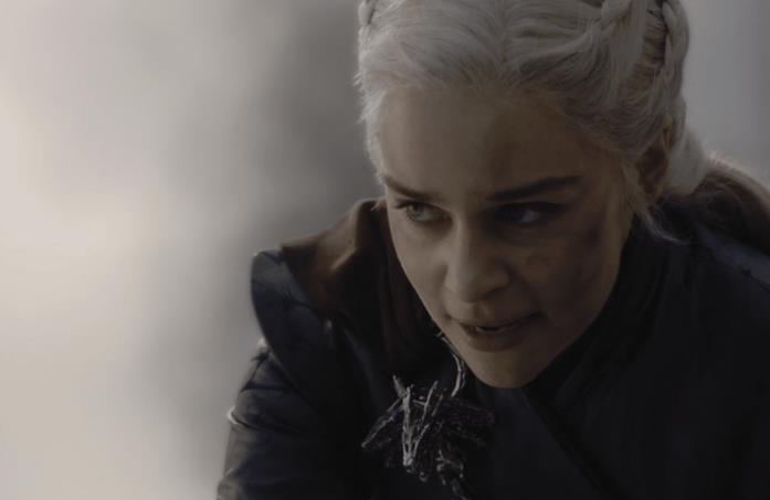 Il discorso finale di Daenerys in Game of Thrones: Emilia Clarke ha guardato video di Hitler per prepararsi Emilia Clarke nei panni di Daenerys Targaryen in Game of Thrones 8x05