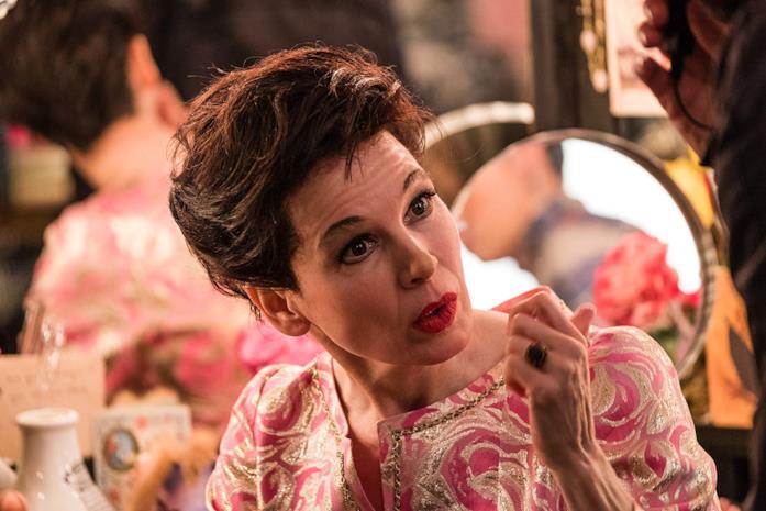 Judy: Renée Zellweger si trasforma in Judy Garland Un primo piano di Renée Zellweger nel biopic Judy