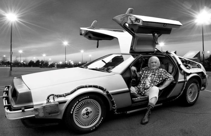 Christopher Lloyd a bordo della mitica DeLorean