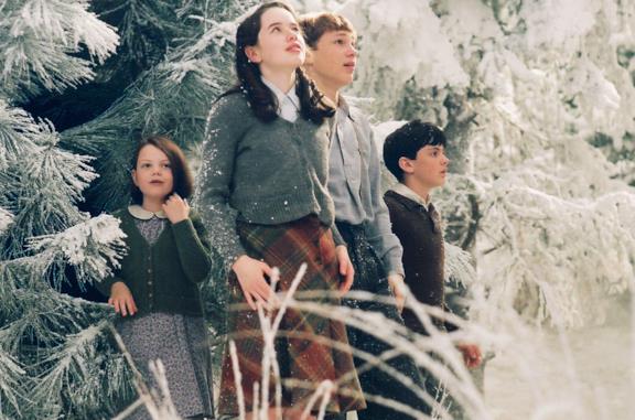I fratelli Pevensie fanno il loro ingresso a Narnia