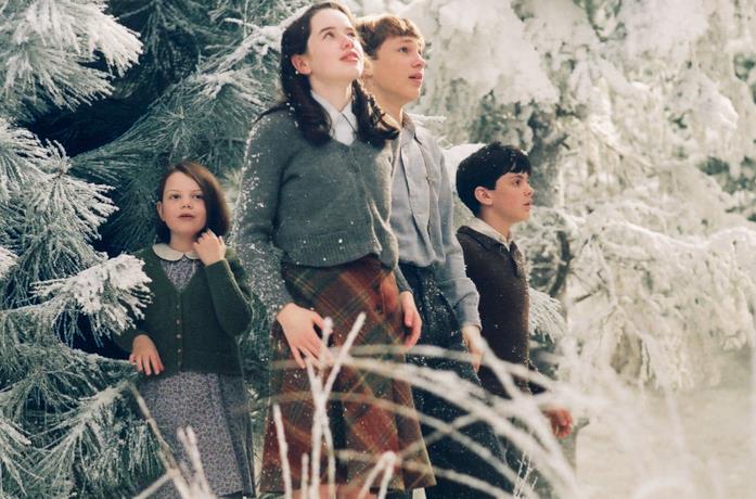 I fratelli Pevensie fanno il loro ingresso a Narnia