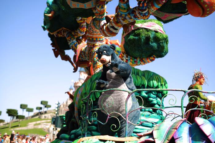 A Disneyland Paris lo show The Jungle Book Jive con Baloo & Co. Il simpatico orso Baloo