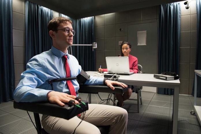 Snowden, la recensione di Oliver Stone La recensione di Snowden di Oliver Stone