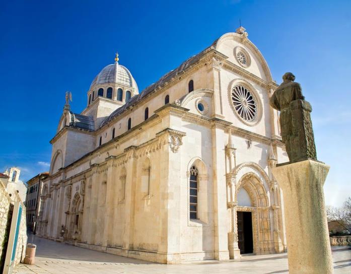la Casa del Bianco e del Nero è in Croazia La Cattedrale di San Giacomo è la Casa del Bianco e del Nero