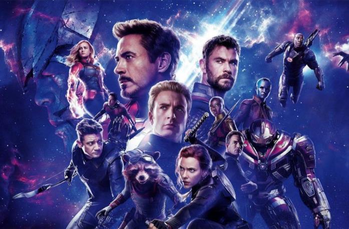 Un primo piano dei Vendicatori nel poster internazionale di Avengers: Endgame