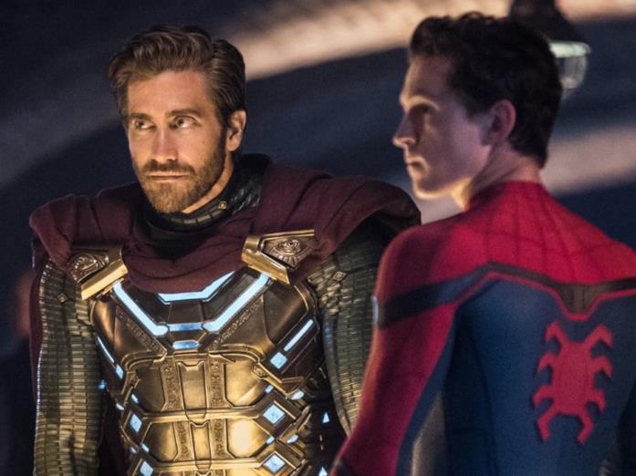 Mysterio mente su tutti i fronti in Spider-Man: Far From Home Quentin Beck e Peter Parker in una scena di Spider-Man: Far From Home