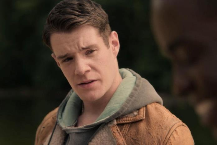 Connor Swindells, volto di Adam Groff in Sex Education Un primo piano di Adam nella serie di Netflix, Sex Education