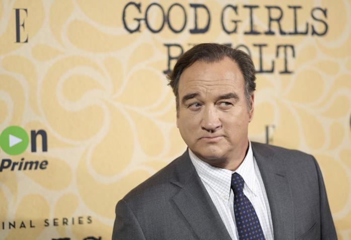 Il poliedrico Jim Primo piano dell'attore Jim Belushi
